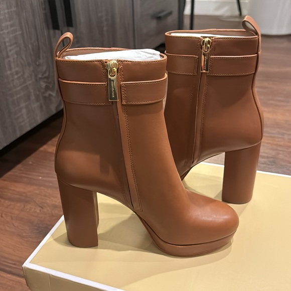 MICHAEL Michael Kors NWT Parker Platform Bootie Leather/ Empire MK Charm. - Picture 4 of 9